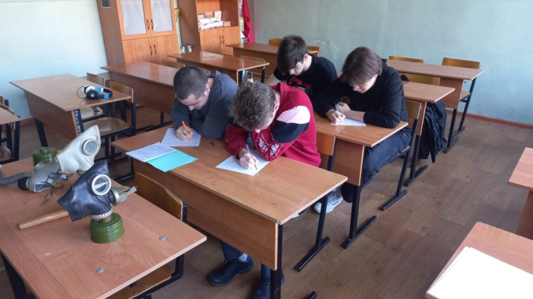 Огневая, тактическая, строевой, медицинская подготовка.