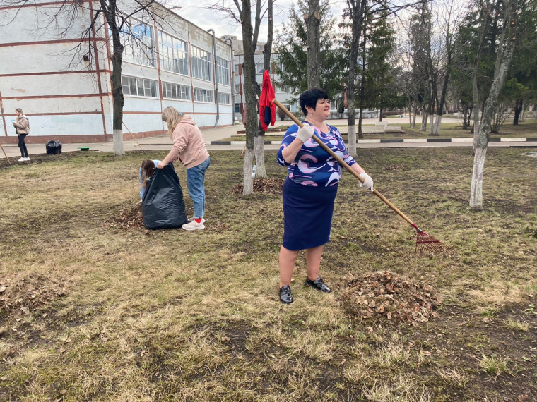 Субботник - добрая традиция.